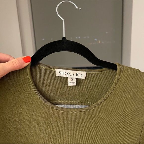 Shona Joy Lyon - Picture 3 of 3